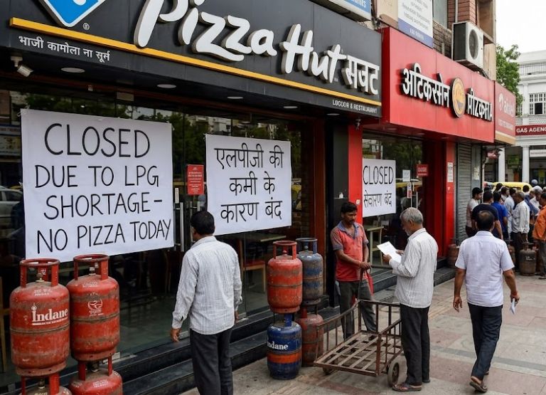 Delhi LPG Shortage, Gas Crisis Delhi-NCR, Pizza Outlets Closing Delhi, Commercial LPG Price Hike 2026, Delhi News Today